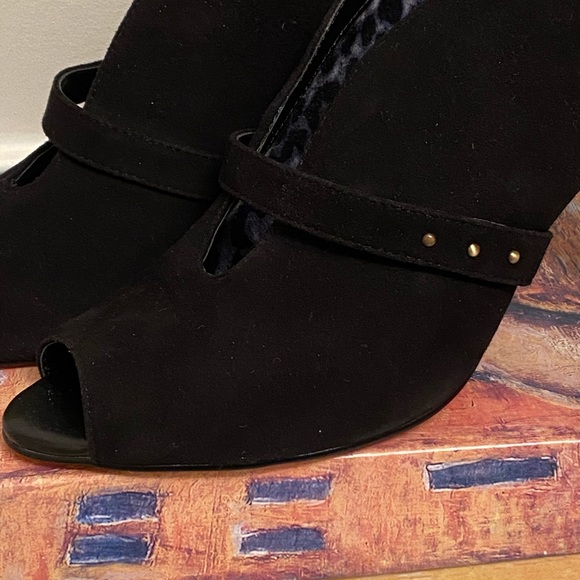 Bella Vita Nouveau Peep Toe Booties - Picture 8 of 10
